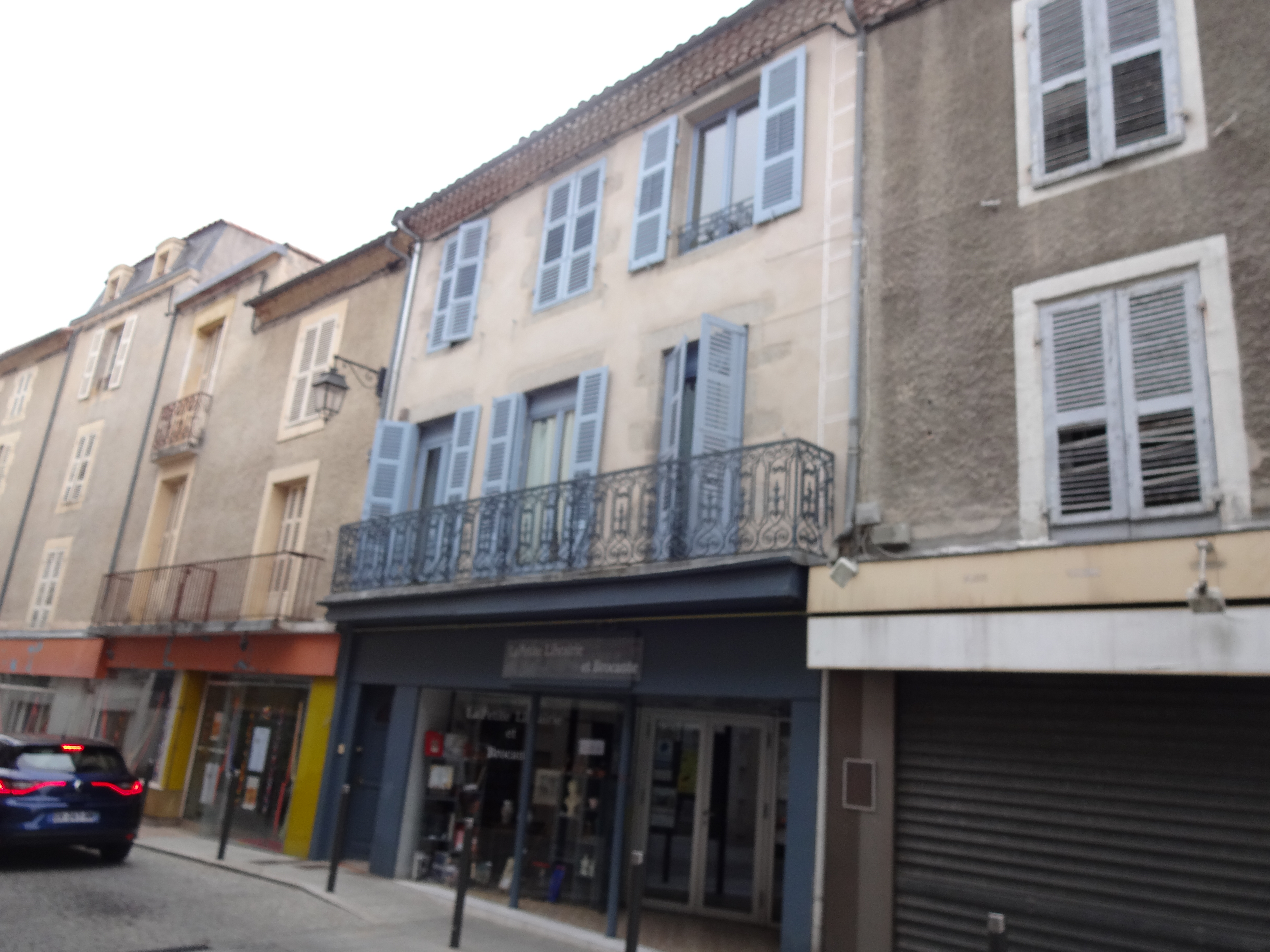 location Grand F3 avec balcon
